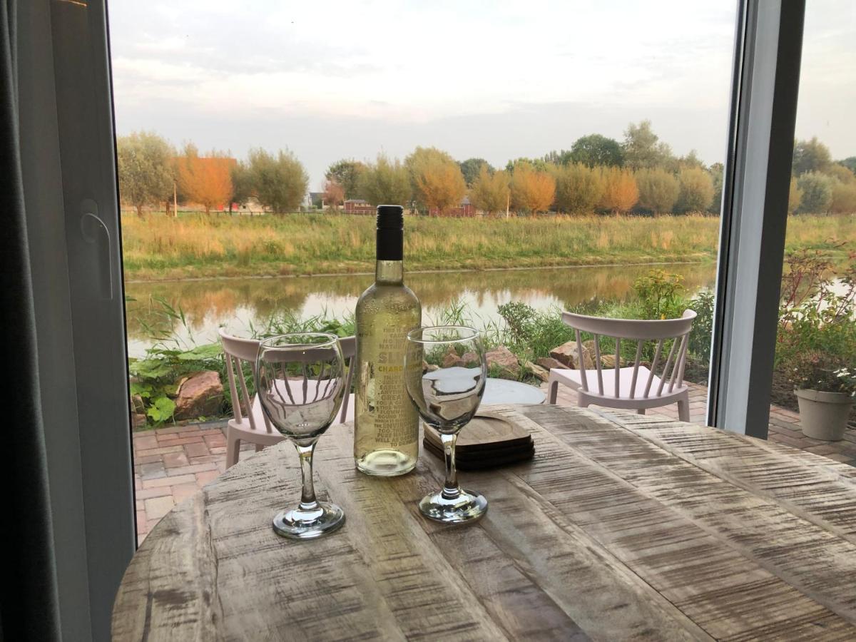 B&B Snurk Stiens, Fijn Verblijf Aan Open Vaarwater Exterior foto