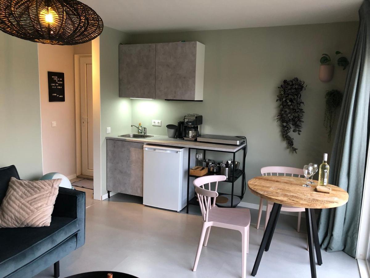 B&B Snurk Stiens, Fijn Verblijf Aan Open Vaarwater Exterior foto